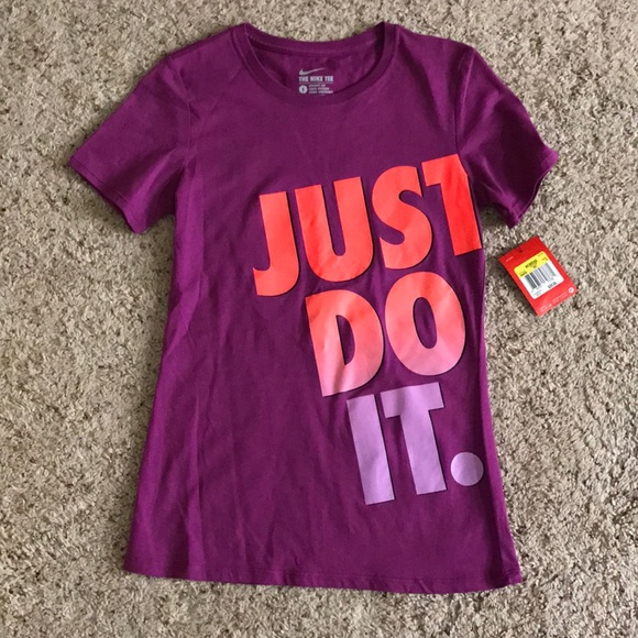 Nike Tops - Nike women's scoop neck tee NWT